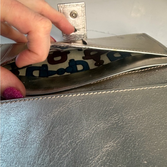 Gucci Silver/goldish Embossed Wallet (project piece) - Picture 11 of 11